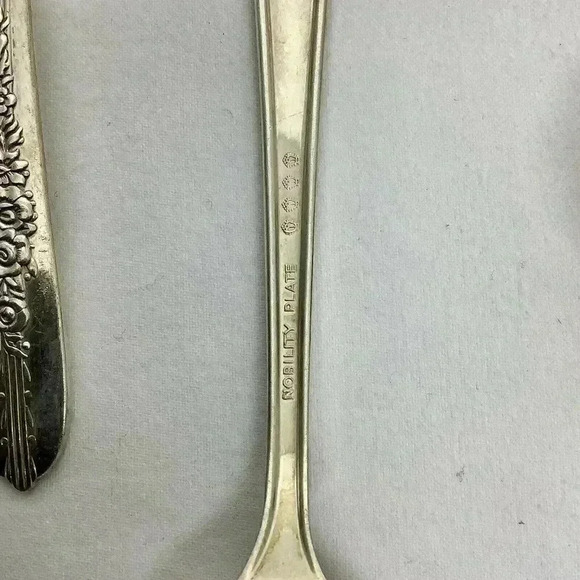 Oneida 1939 Nobility Plate Silverware Flatware Royal Rose Set - Picture 2 of 2